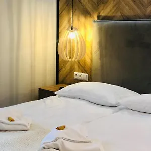 https://pokoje-goscinne-cichosza.szklarskaporebahotels.net